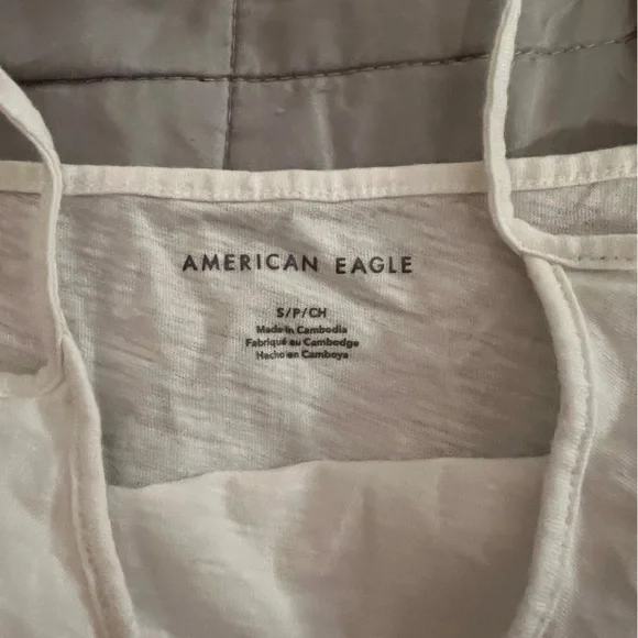 American Eagle flowy crop top - Picture 2 of 2